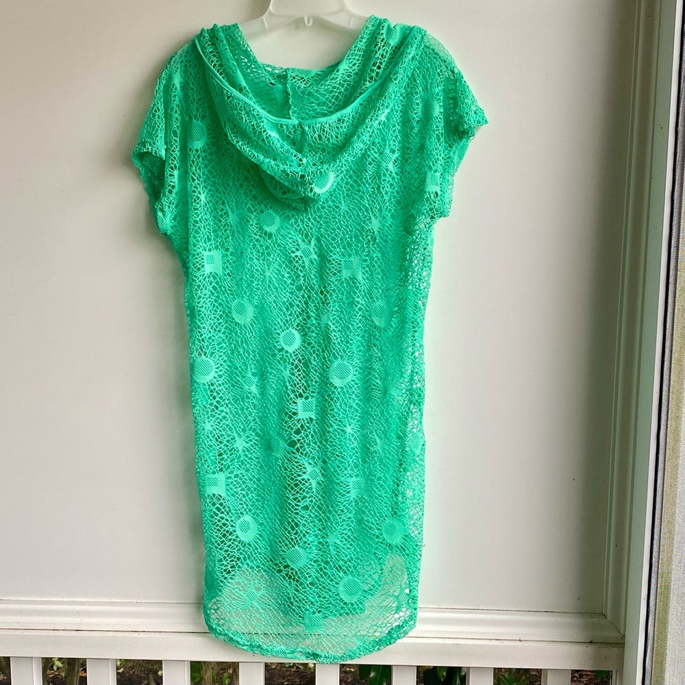 Spiaggia Dolce Green Crochet Cover-Up with Hood - Picture 2 of 5